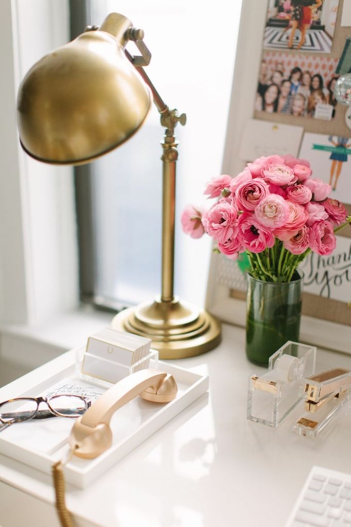 chic-workspace-ideas chic workspace ideas with flowers on a desk.
