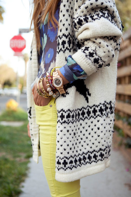 arm-party-street-style a street style shot of an arm party and fall sweater.