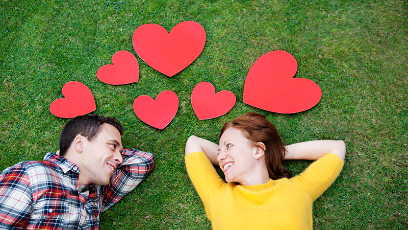 Elizabeth Banks' Red Carpet Style: Nicole and Wendi Ferreira