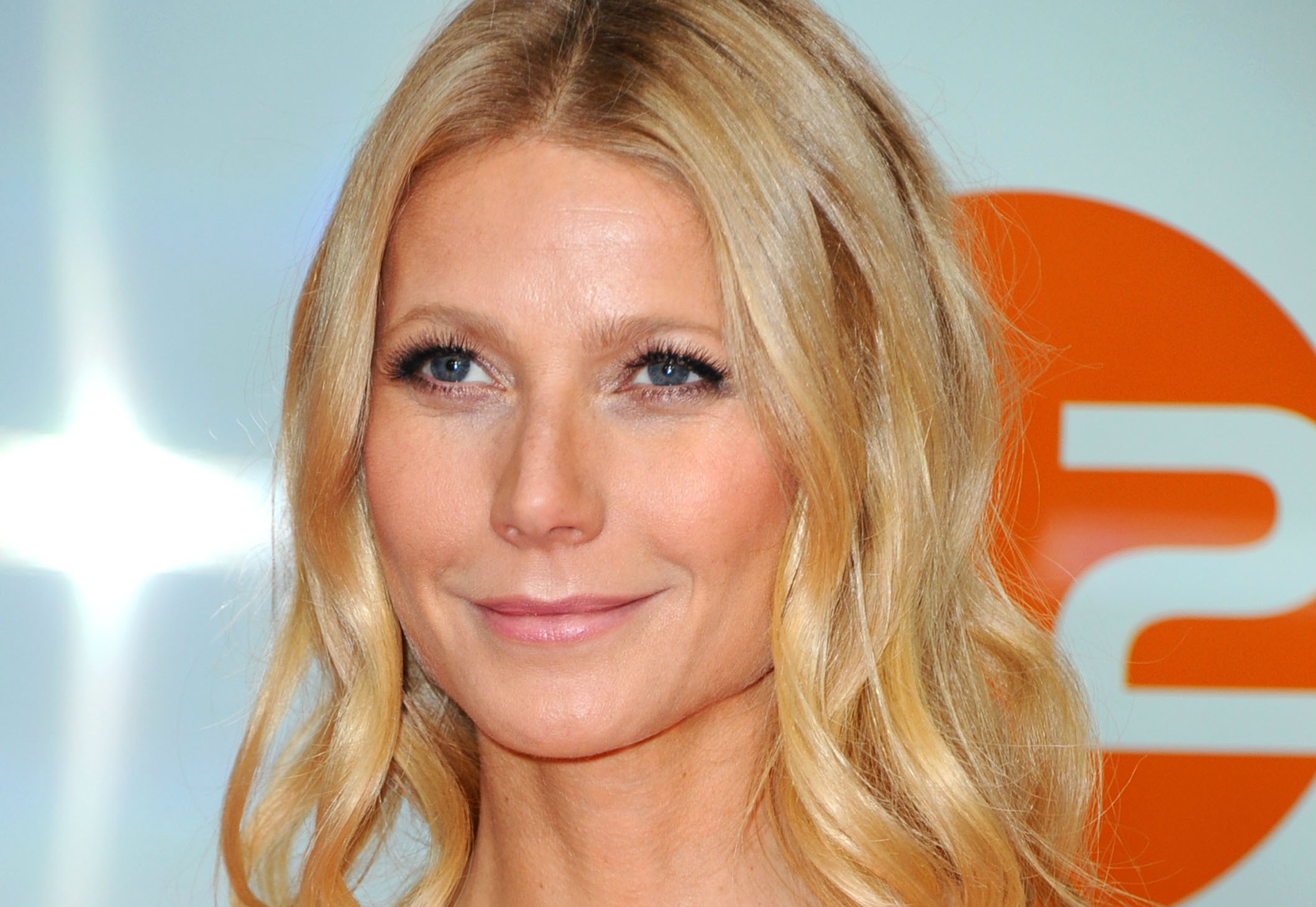 gwyneth howard stern interview