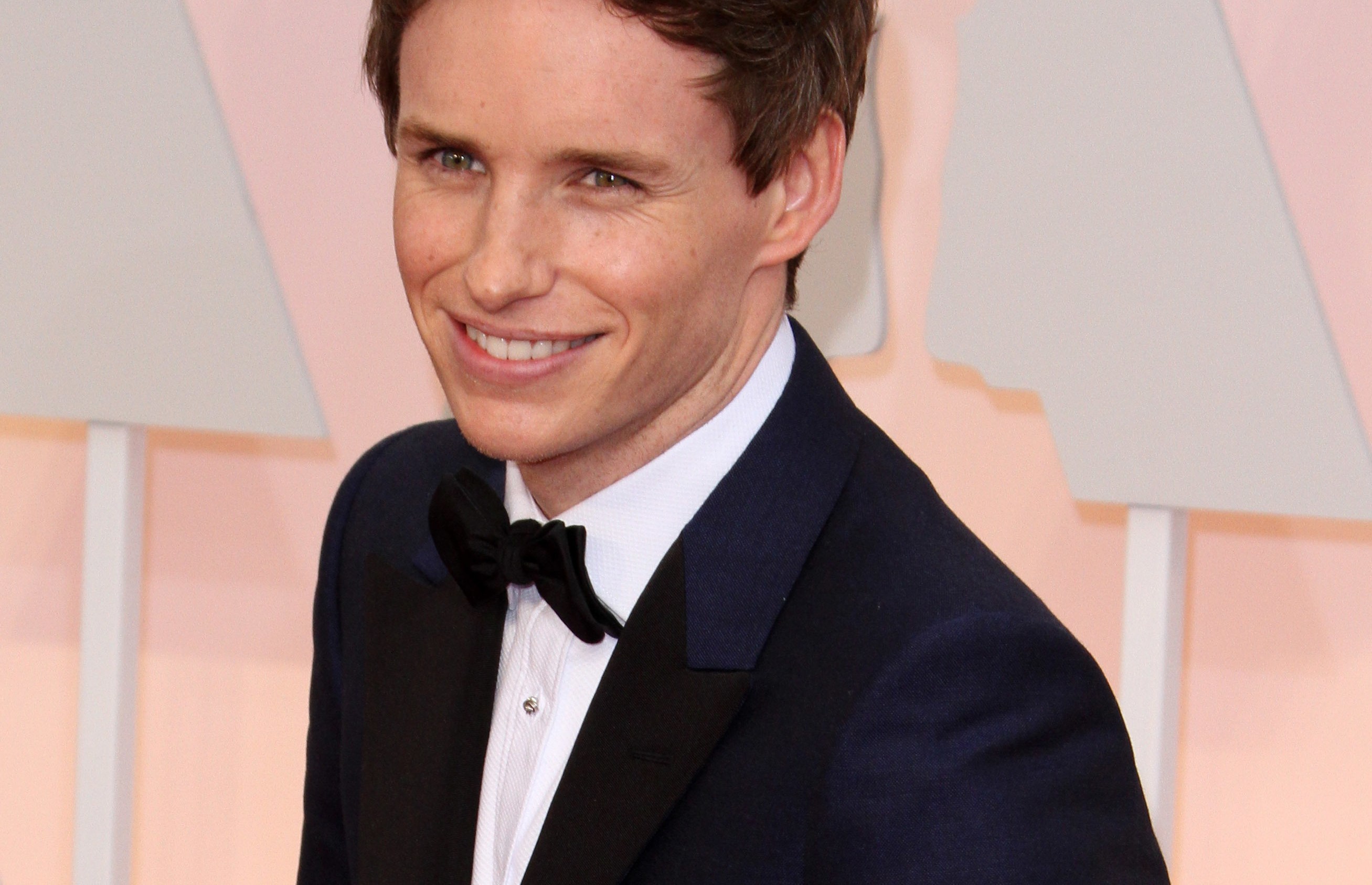 First Look: Eddie Redmayne as a Trans Woman for Upcoming Film
