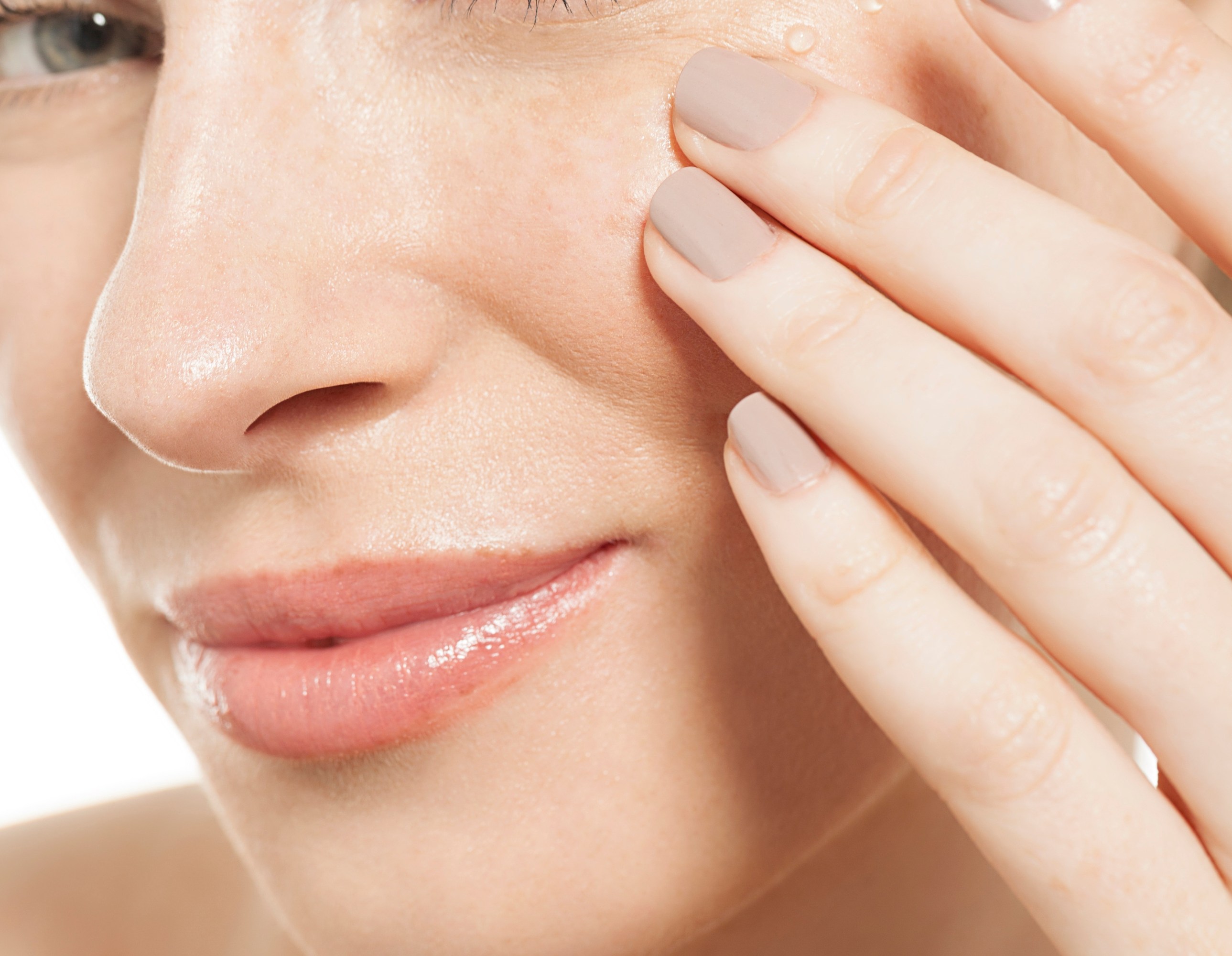 5 Ways to Shrink an Under-the-Skin Mega Zit in 5 Minutes