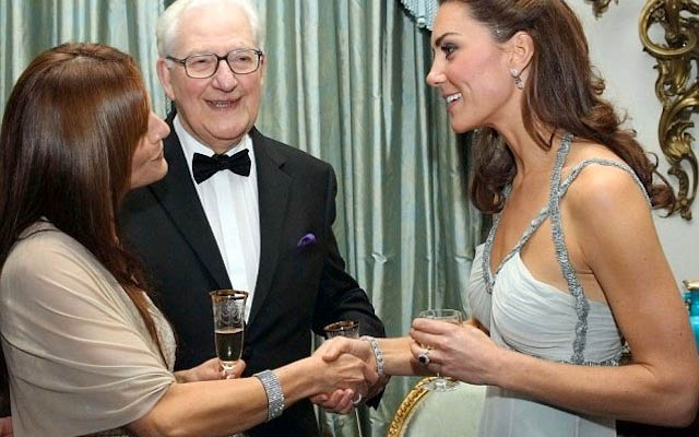 How Eva Mendes Gets Holiday Party Ready