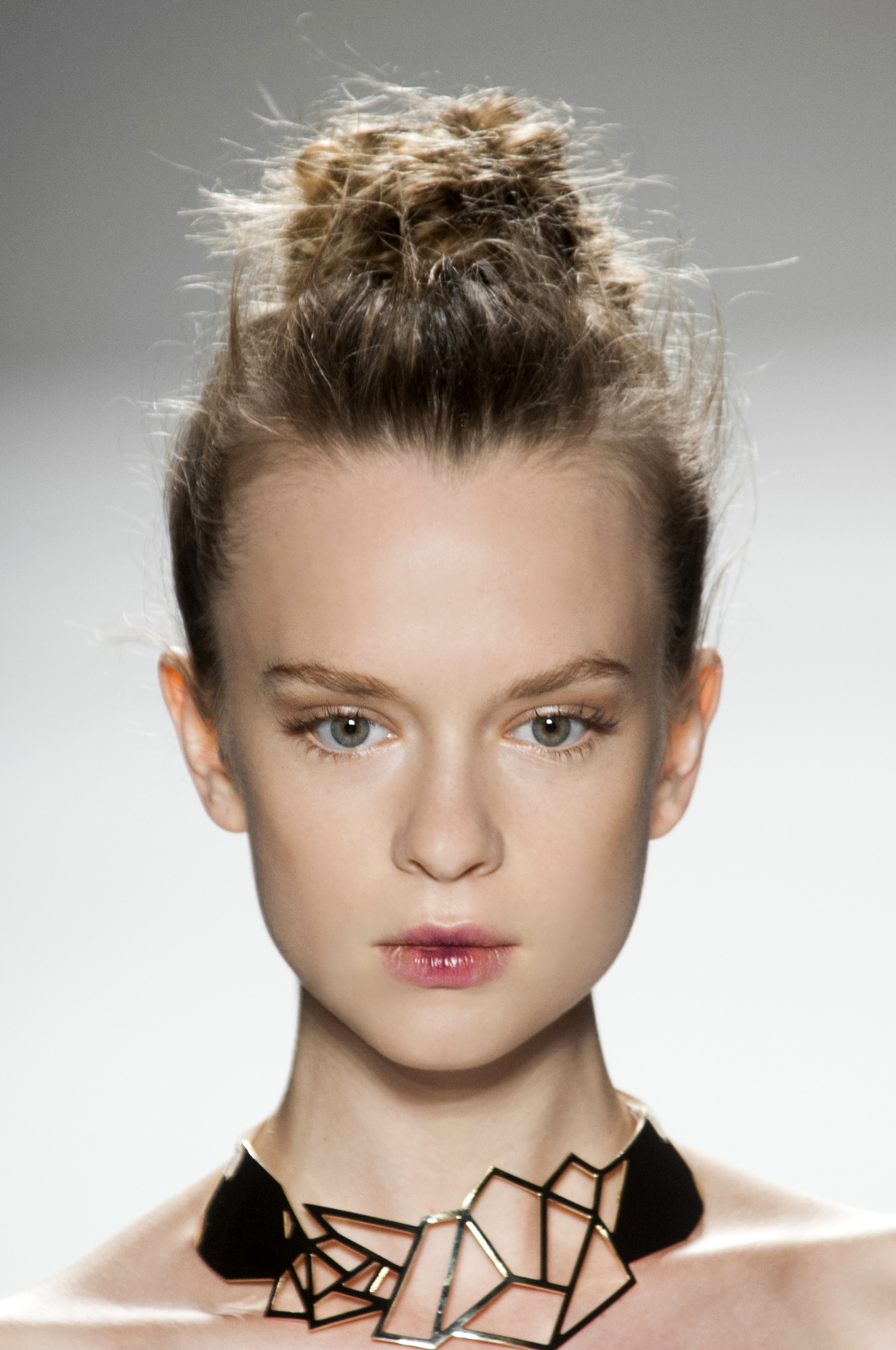 Soft Eye Makeup and a Bright Lip: How To