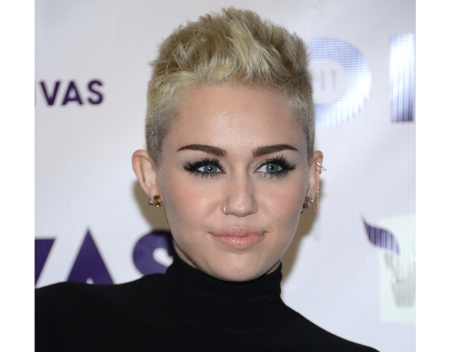 Exclusive! Get Jessica Chastain's Bold Berry Lip from the Golden Globes