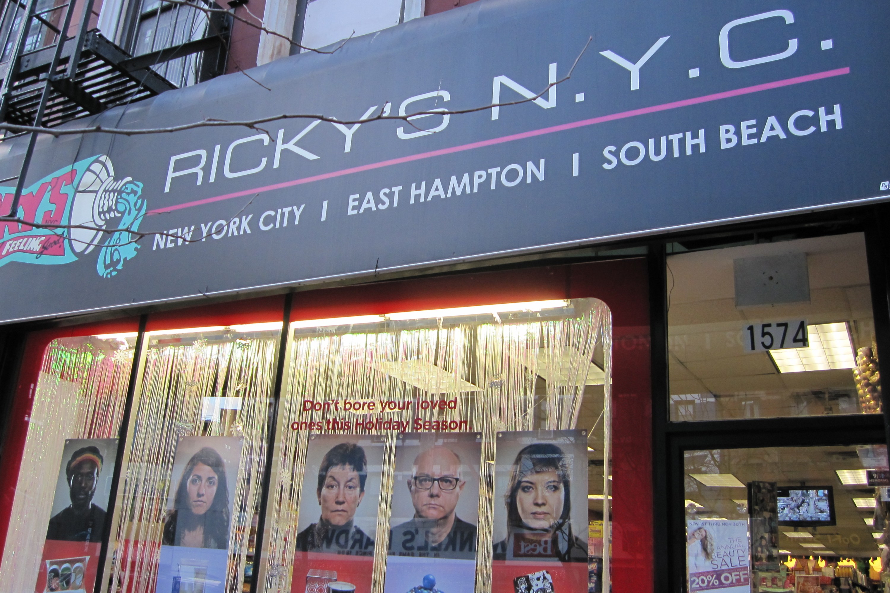 10 Halloween Beauty Hacks for Your Chicest Costume Ever