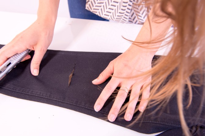 how to rip jeans at the knee