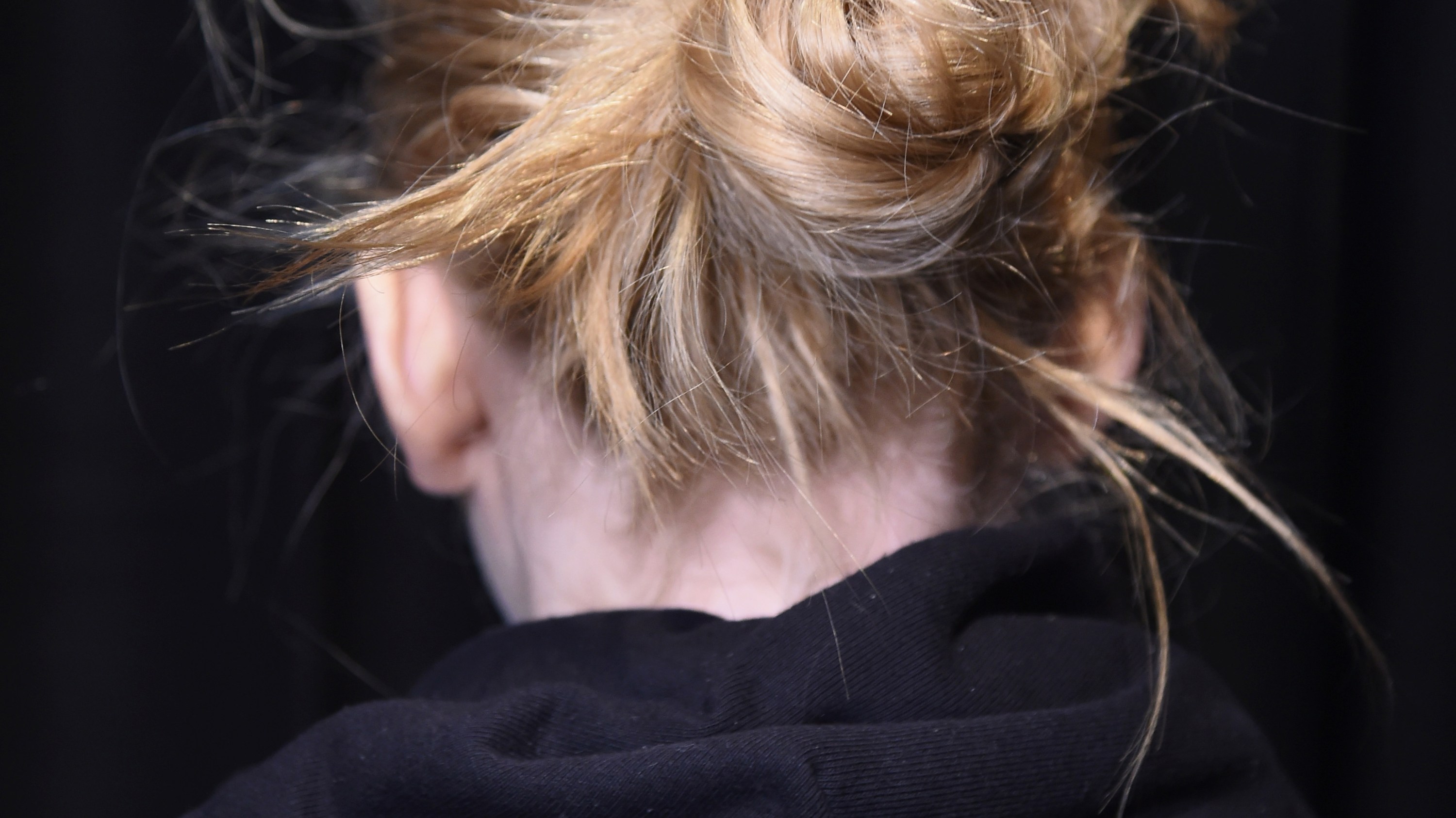 How to Do a Hair Knot: Dissecting the Fall Trend