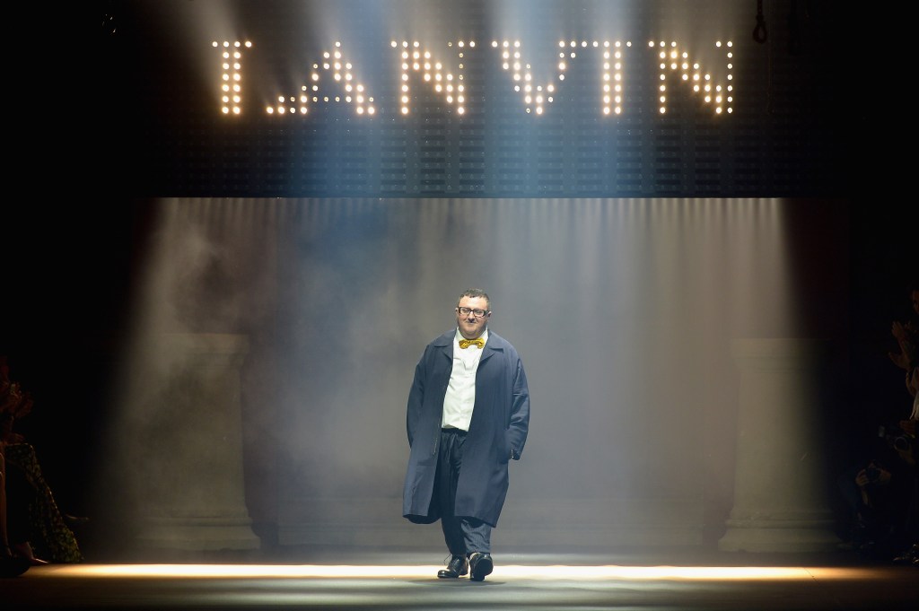 PARIS, FRANCE - OCTOBER 01: Alber Elbaz greats the crowd during the Lanvin show as part of the Paris Fashion Week Womenswear Spring/Summer 2016 on October 1, 2015 in Paris, France. (Photo by Dominique Charriau/WireImage)