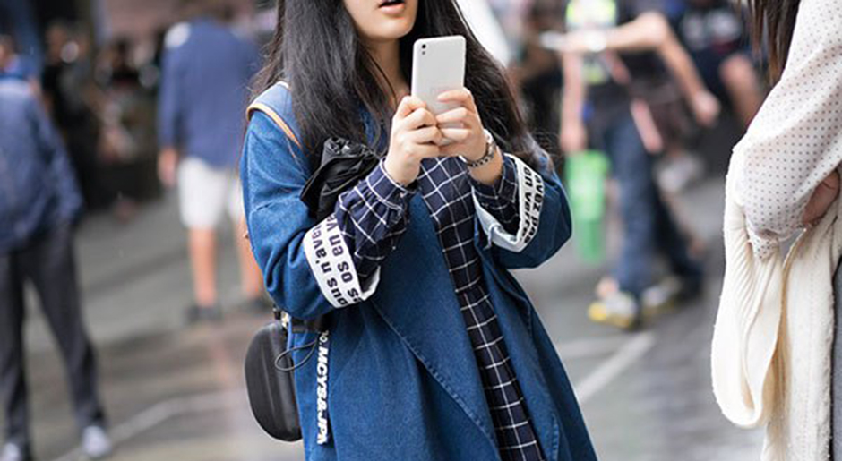 Taylor Swift falls off a treadmill for an Apple Music video.