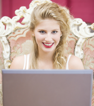 First Look The Carrie Diaries