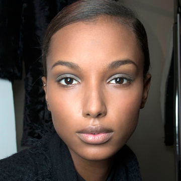 How to Use Eyebrow Sculpting Kits