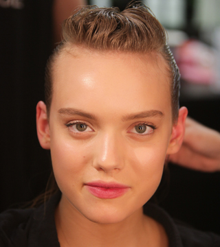 The Difference Between Whiteheads and Blackheads