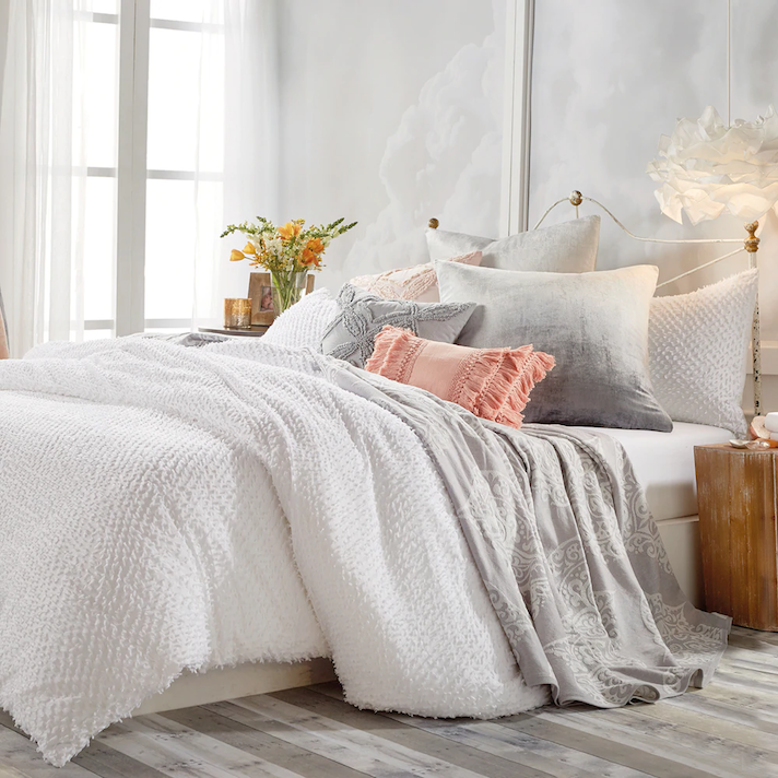 STYLECASTER | Small Bedroom Decorating Tips