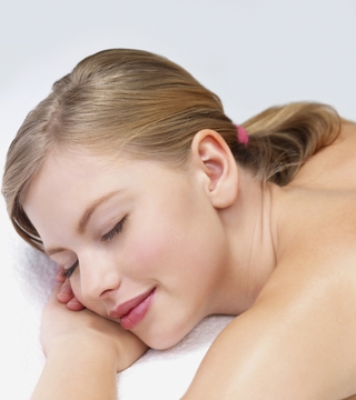 Courteney Cox Shares Her "Cougar" Hair Tips - Daily Makeover