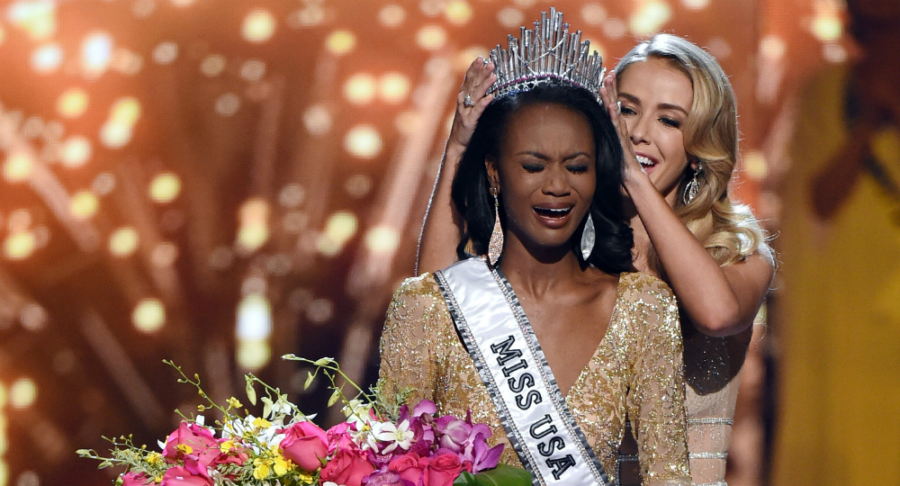 Taylor Swift's Look-Alike Is 2018 Miss Universe Contestant