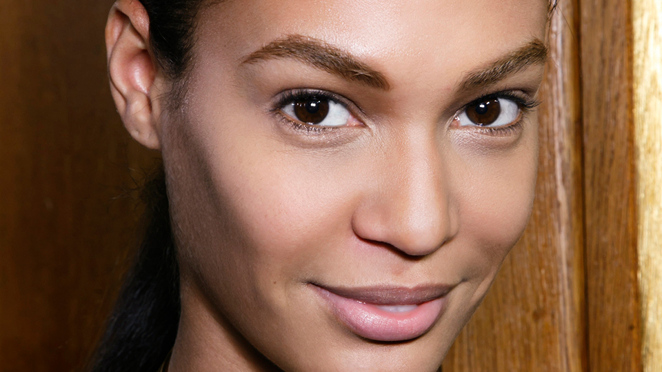 Suki Waterhouse's Beauty Trick With Baking Soda