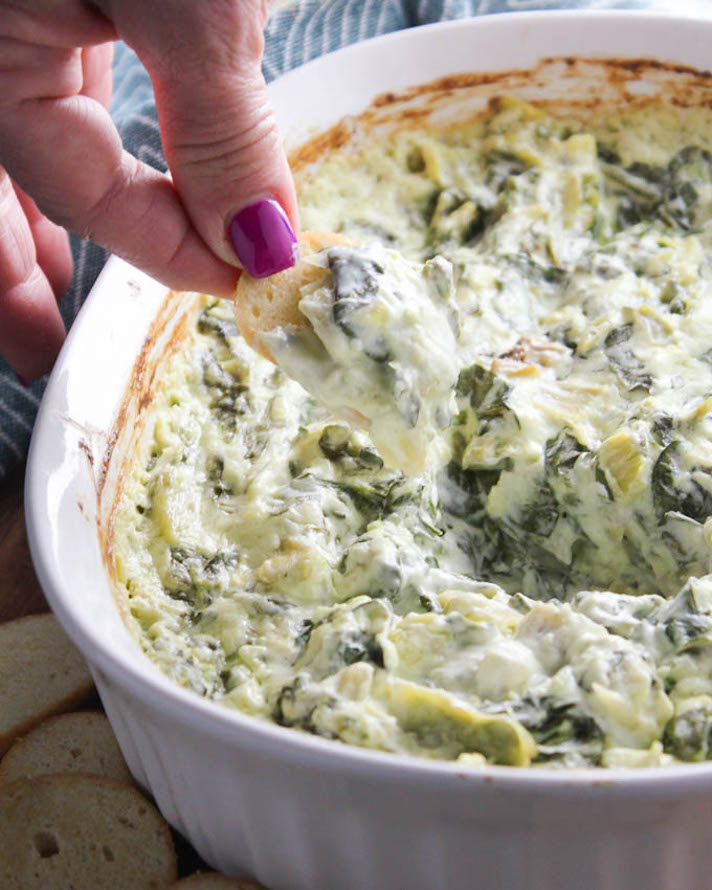 STYLECASTER | 25 Festive Recipes That Will Impress Your Friends on New Year’s Eve | Creamy Spinach Artichoke Dip