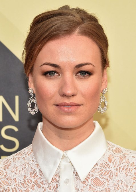 STYLECASTER | 2018 Sag Awards Beauty Looks | Yvonne Strahovski