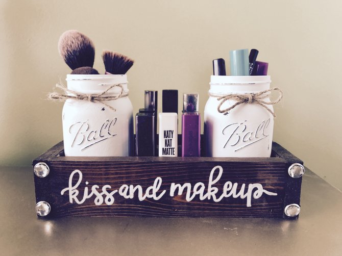 makeup-storage-the-rustic-peach