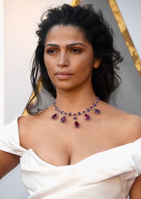 STYLECASTER | Oscars 2018 Beauty Looks | Camilla Alves