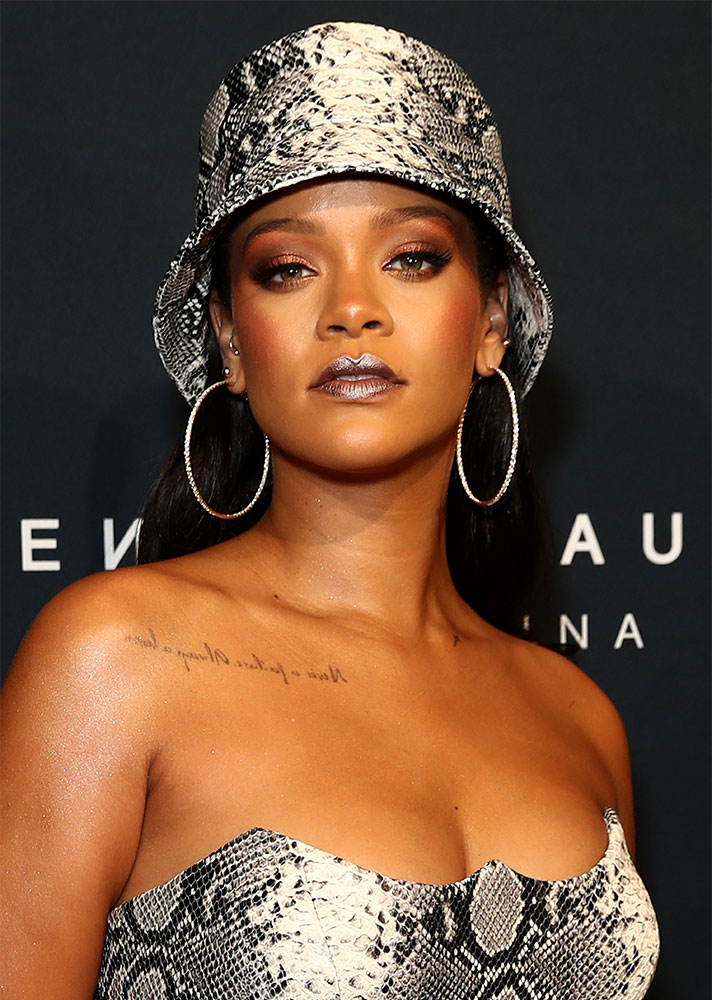 STYLECASTER | Celebs in Shimmer or Glitter Makeup | Rihanna