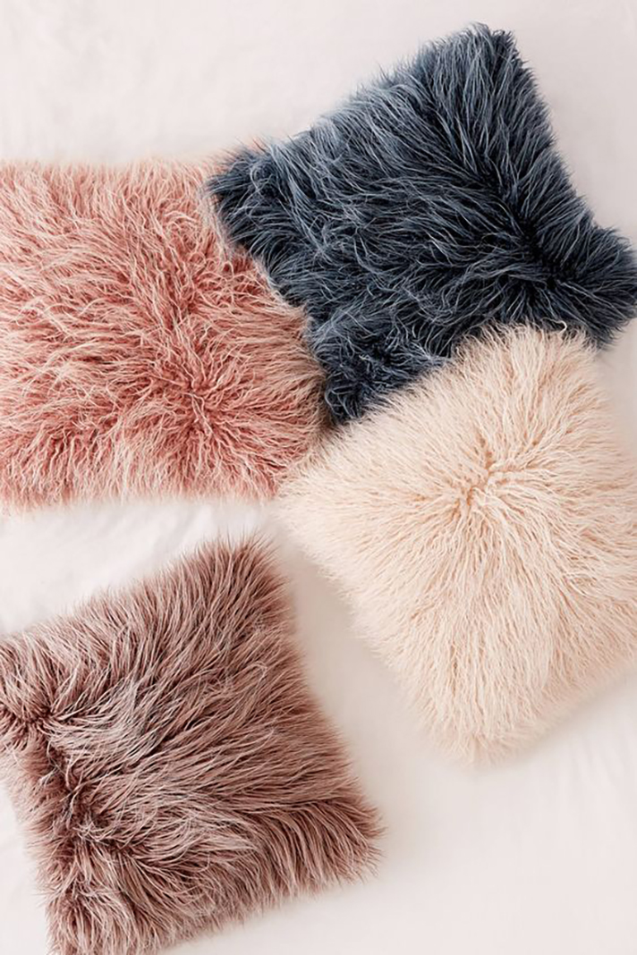STYLECASTER | Pillows So Fuzzy They're Basically Blankets