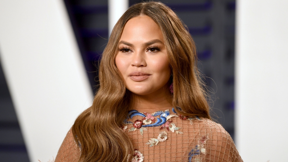 chrissy teigen bob hair