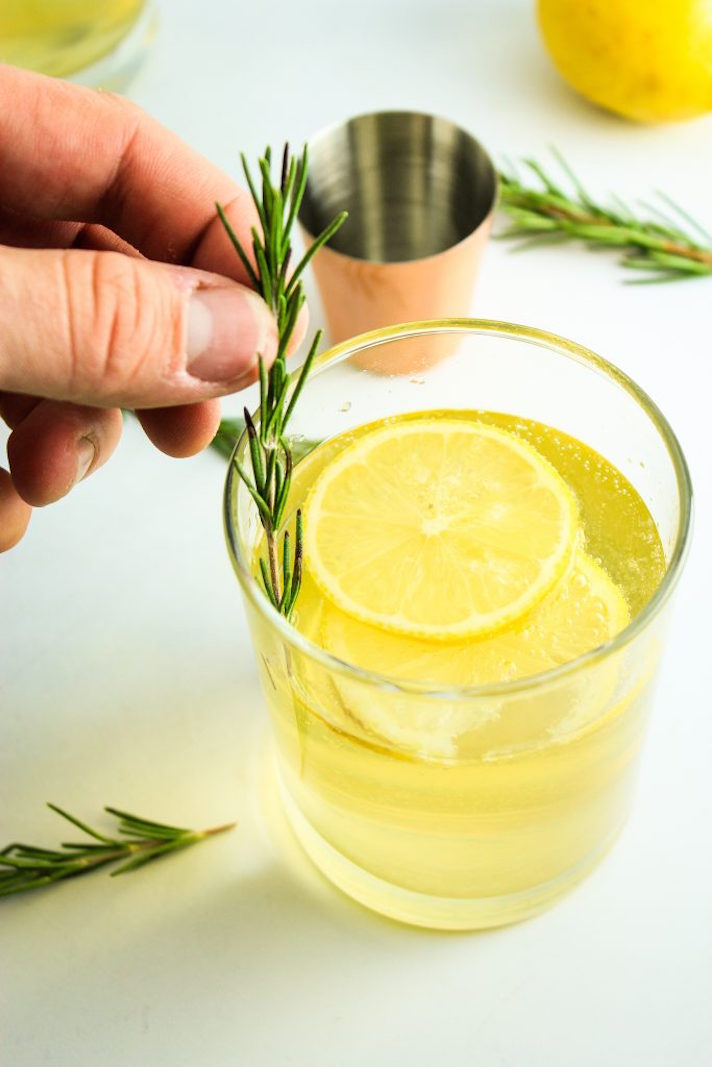 STYLECASTER | 17 Easy Ginger Cocktails for Anyone Who Loves Moscow Mules | Lemon Ginger Prosecco Cocktails