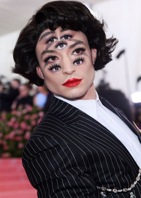 ezra-miller-lashes