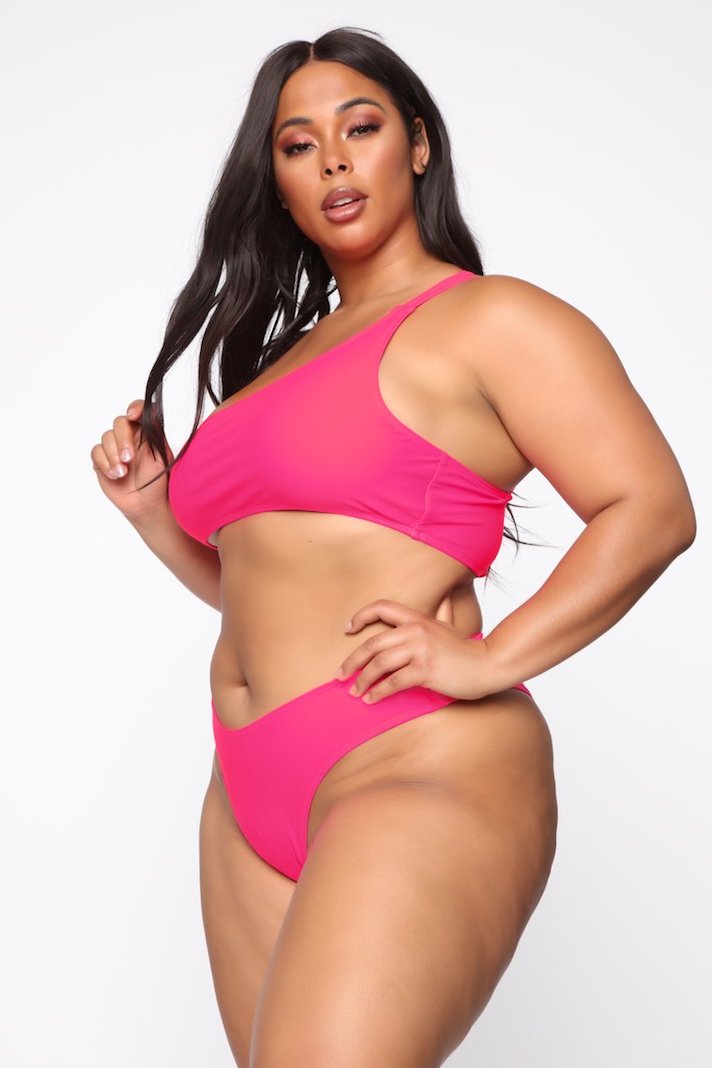 STYLECASTER | Ways to Steal Khloe Kardashian’s Hot Pink Turks & Caicos Bikini Look