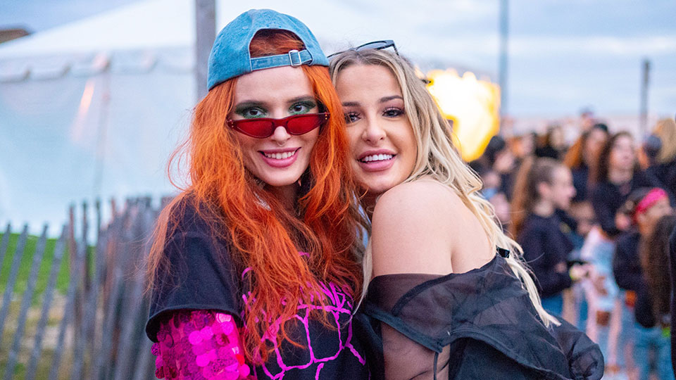 Bella-Thorne-Tana-Moneagu