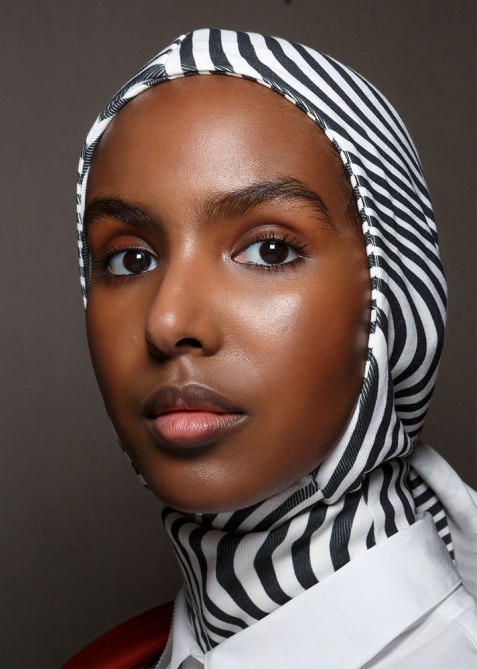 fall-makeup-trends-glowy-skin