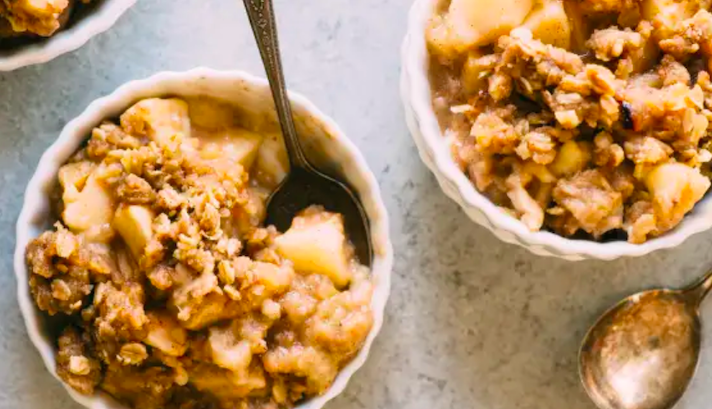 STYLECASTER | 15 Slow-Cooker Apple Recipes For When You Come Home From The Orchard | Slow-Cooker Apple Crisp