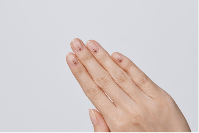 dot holiday nail design