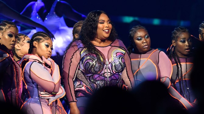 Lizzo-Grammys-2020-Performance-2