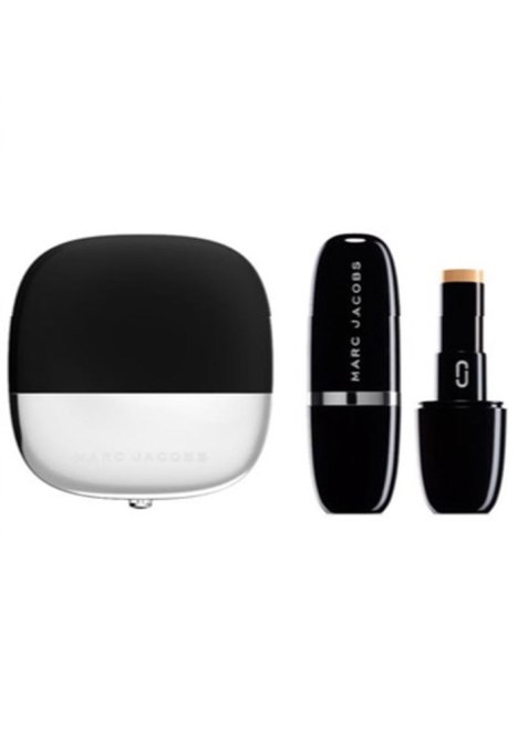 Marc Jacobs Beauty Accomplice Concealer and Blurring Powder Duo