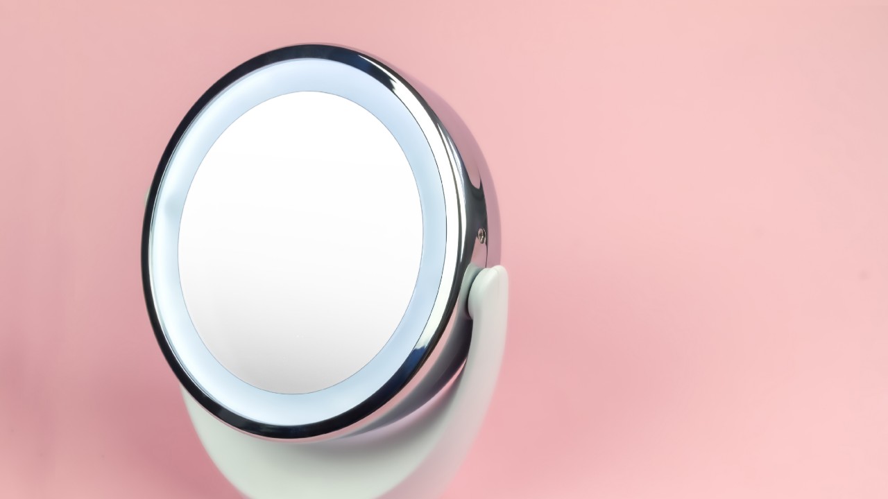 Best LED Lighted Travel Makeup Mirrors on Amazon