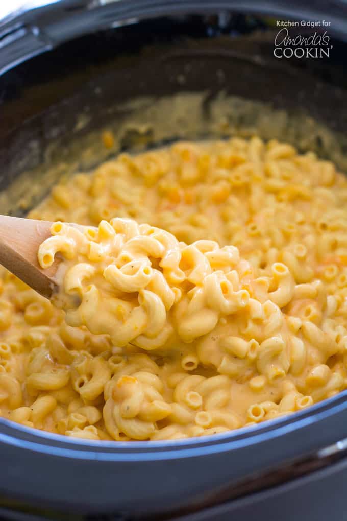 STYLECASTER | july 4th slow cooker recipes | slow cooker mac and cheese