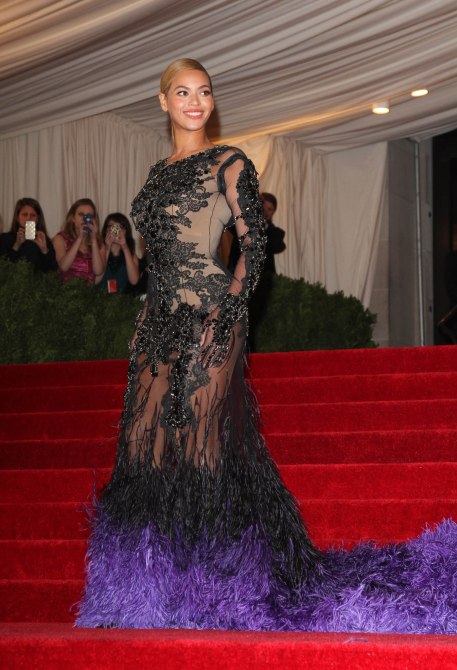 STYLECASTER | Beyonce Fashion & Style