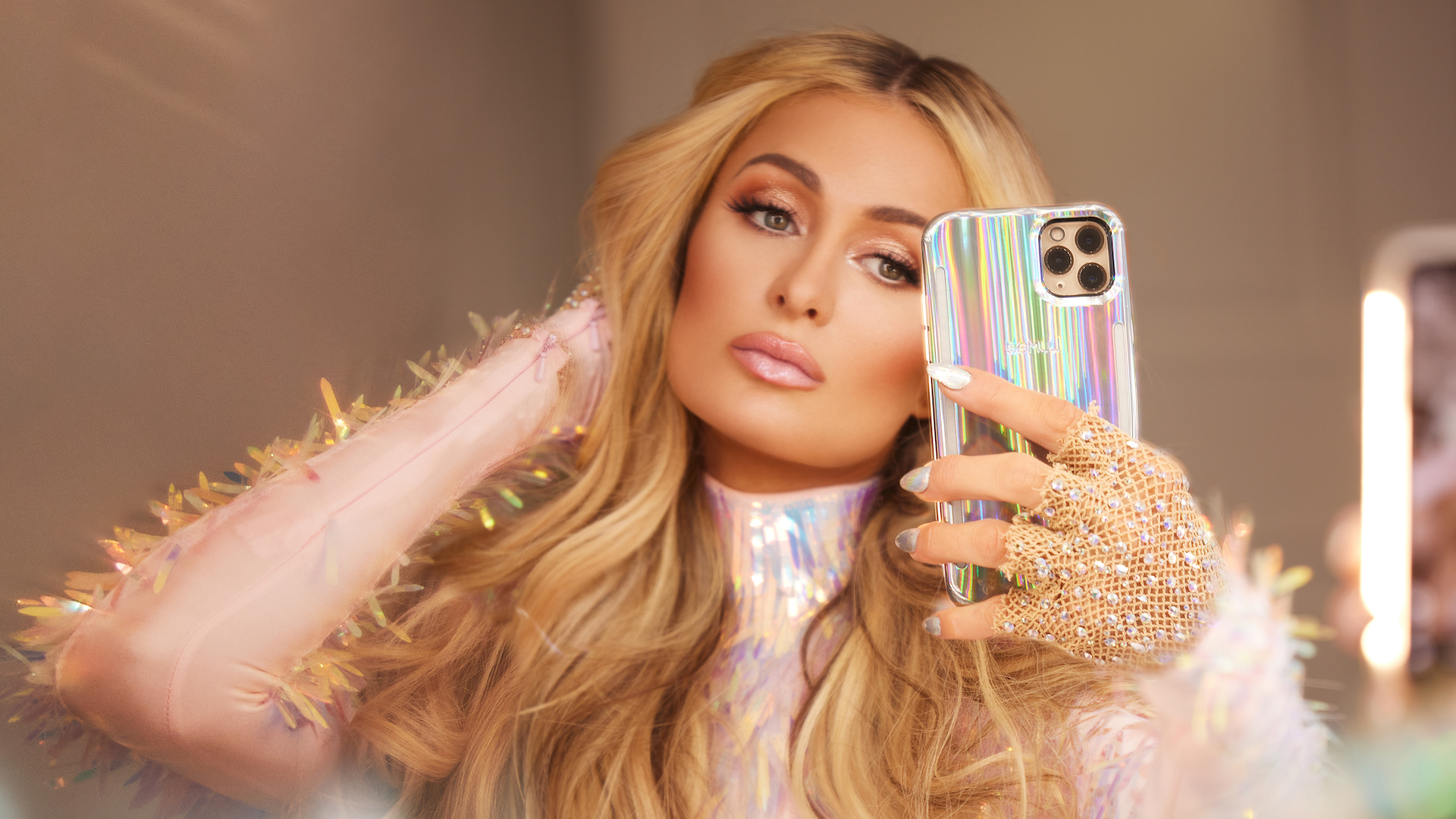 STYLECASTER | Paris Hilton LuMee Phone Case