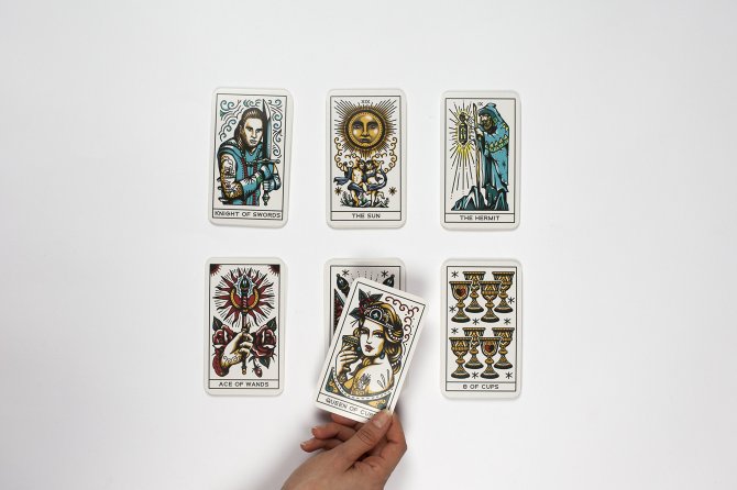 STYLECASTER | zodiac sign tarot decks