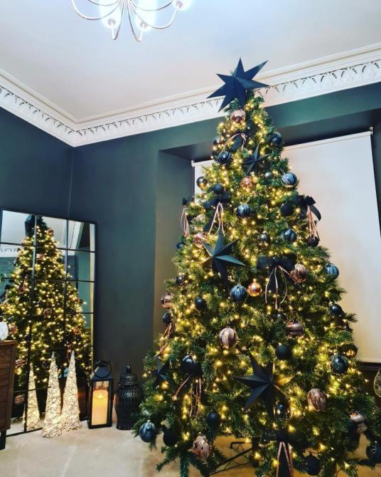 STYLECASTER | Christmas Tree Inspo