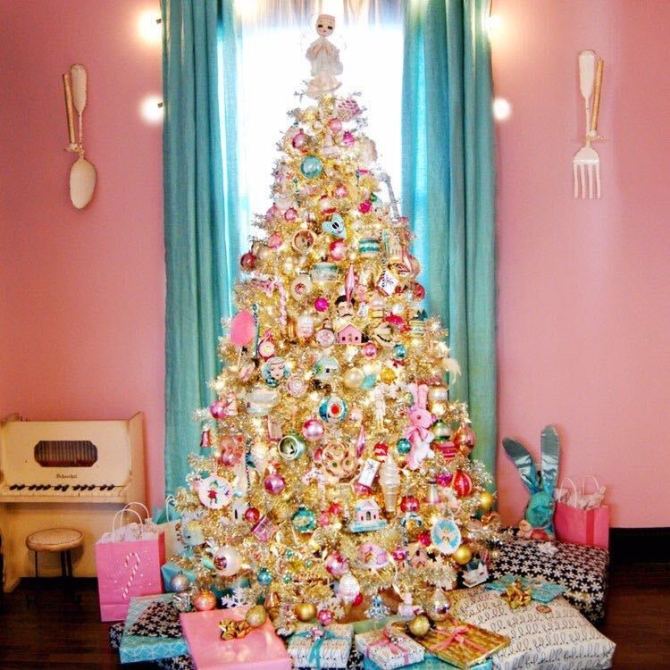 STYLECASTER | Christmas Tree Inspo