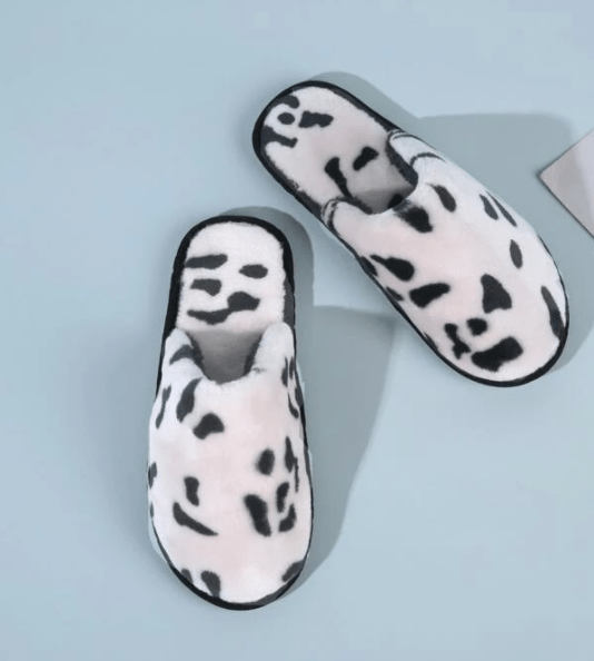 STYLECASTER | Hailey Bieber fuzzy slippers