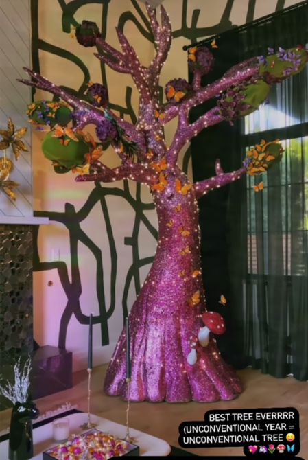 demi-lovato-christmas-decorations-2020-2