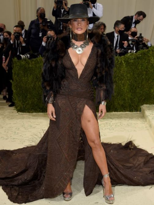 jennifer-lopez-met-gala-1