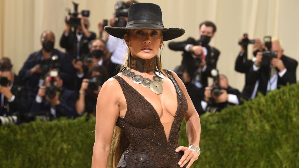 jennifer-lopez-met-gala