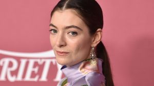Lorde Wore Her Long Hair Like a Scarf on the Red Carpet