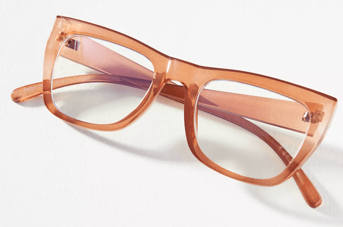 STYLECASTER | Glasses Trends 2022